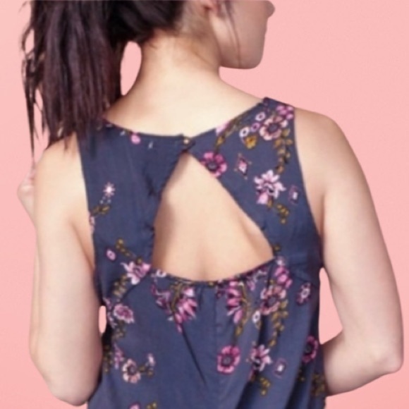 Chic & Comfortable:NWT Printed Sleeveless Tunic for Stylish Women in Grey Medium - Picture 2 of 5